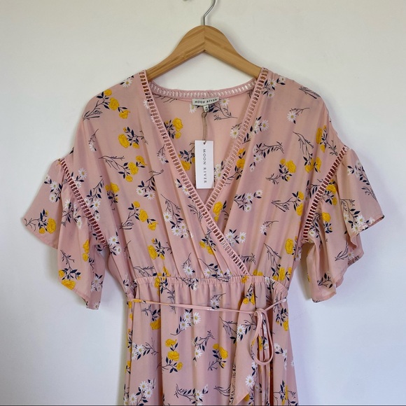 NWT Moon River Ditsy Floral Wrap Dress Size Medium - Picture 3 of 7